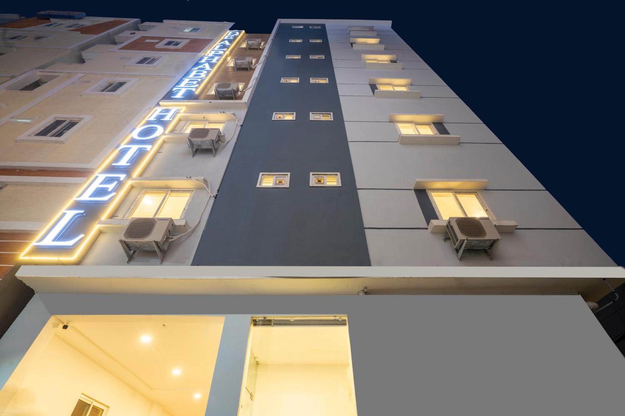 Treebo De Alphabet Gachibowli Hotel Hyderabad Exterior photo
