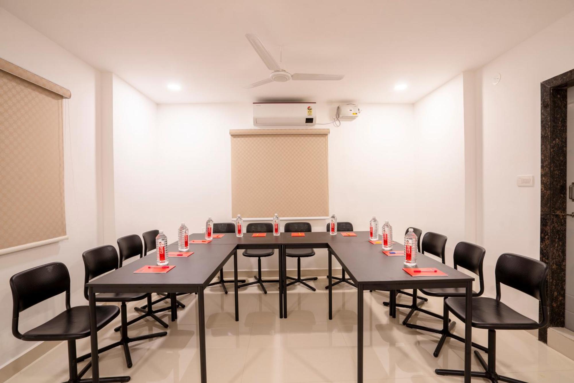 Treebo De Alphabet Gachibowli Hotel Hyderabad Exterior photo
