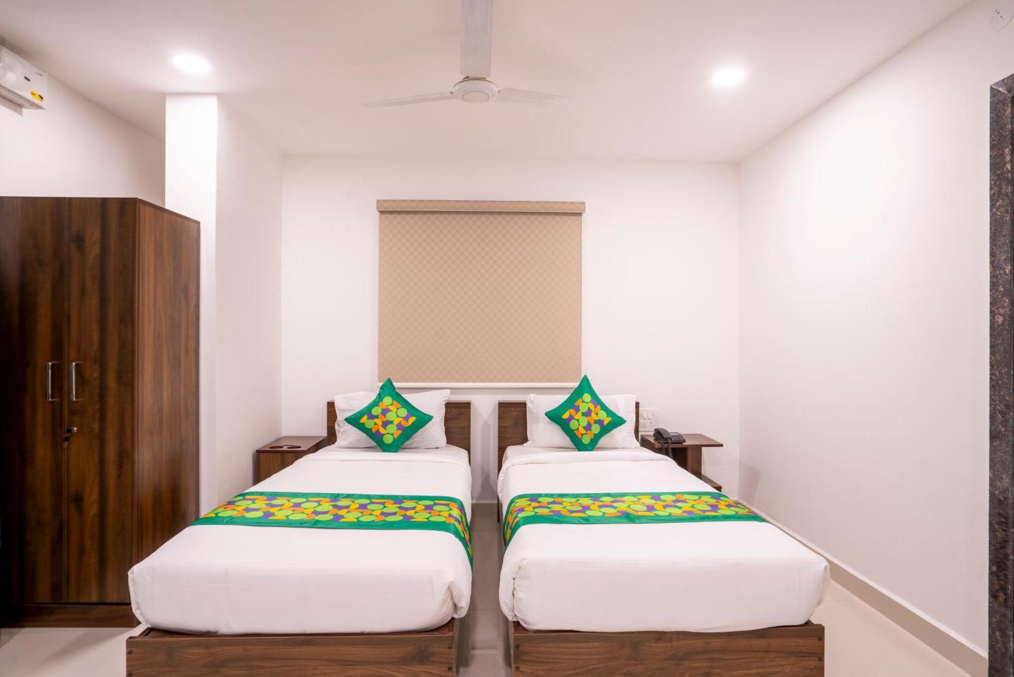 Treebo De Alphabet Gachibowli Hotel Hyderabad Exterior photo