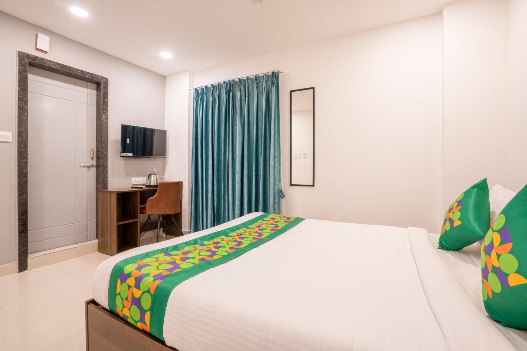 Treebo De Alphabet Gachibowli Hotel Hyderabad Exterior photo