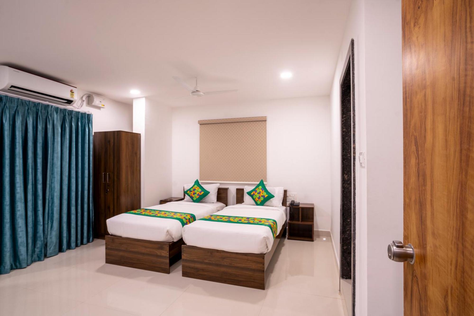 Treebo De Alphabet Gachibowli Hotel Hyderabad Exterior photo